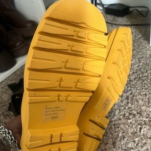 Women size 7 brand new never worn